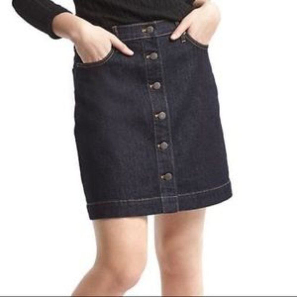 GAP button front dark wash denim skirt